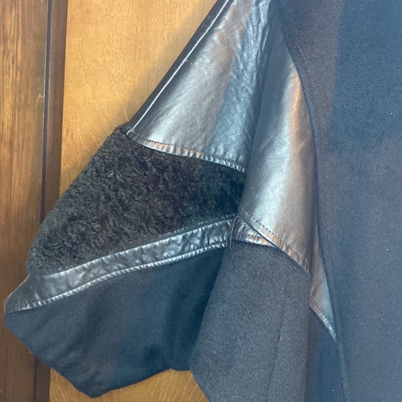 Vintage Black 3/4 sleeve coat - Picture 3 of 8